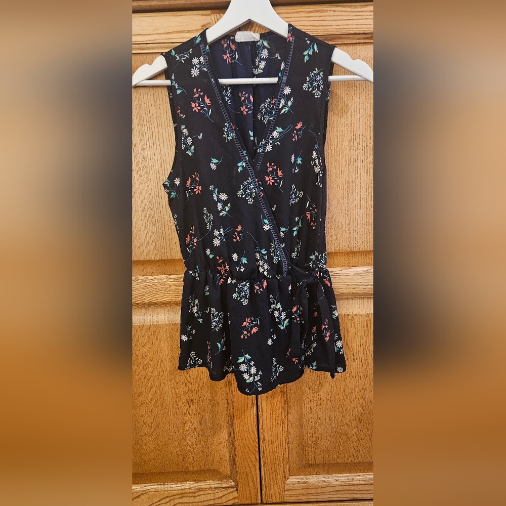 Sienna Sky Floral Print Sleeveless Blouse Size Small
